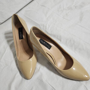 DANIEL AARON Beige Heels Size 9